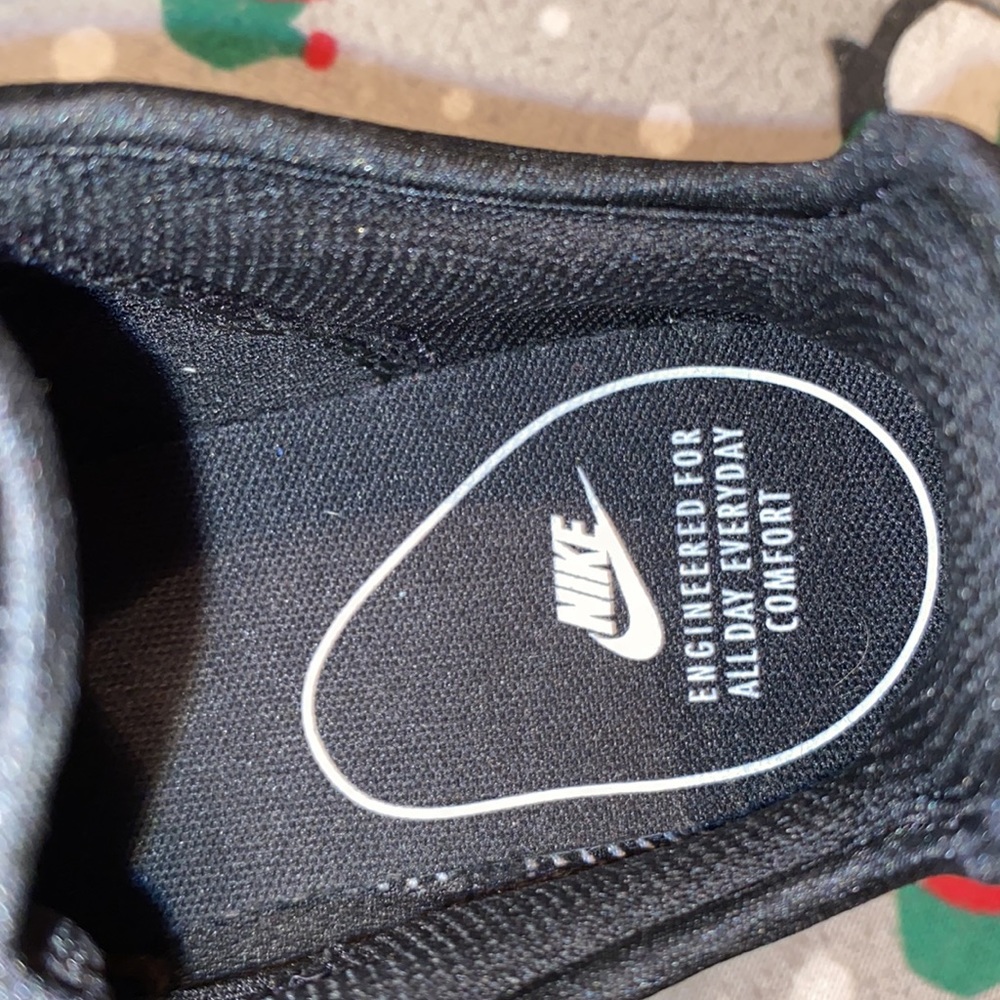 NIKE AIR MAX AXIS SHOES IN BLACK View 2